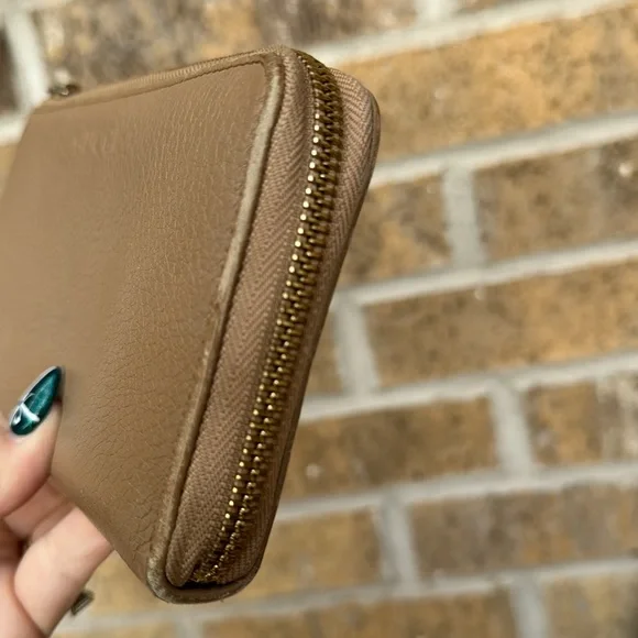 Gucci Zip Leather Wallet - Picture 4 of 9